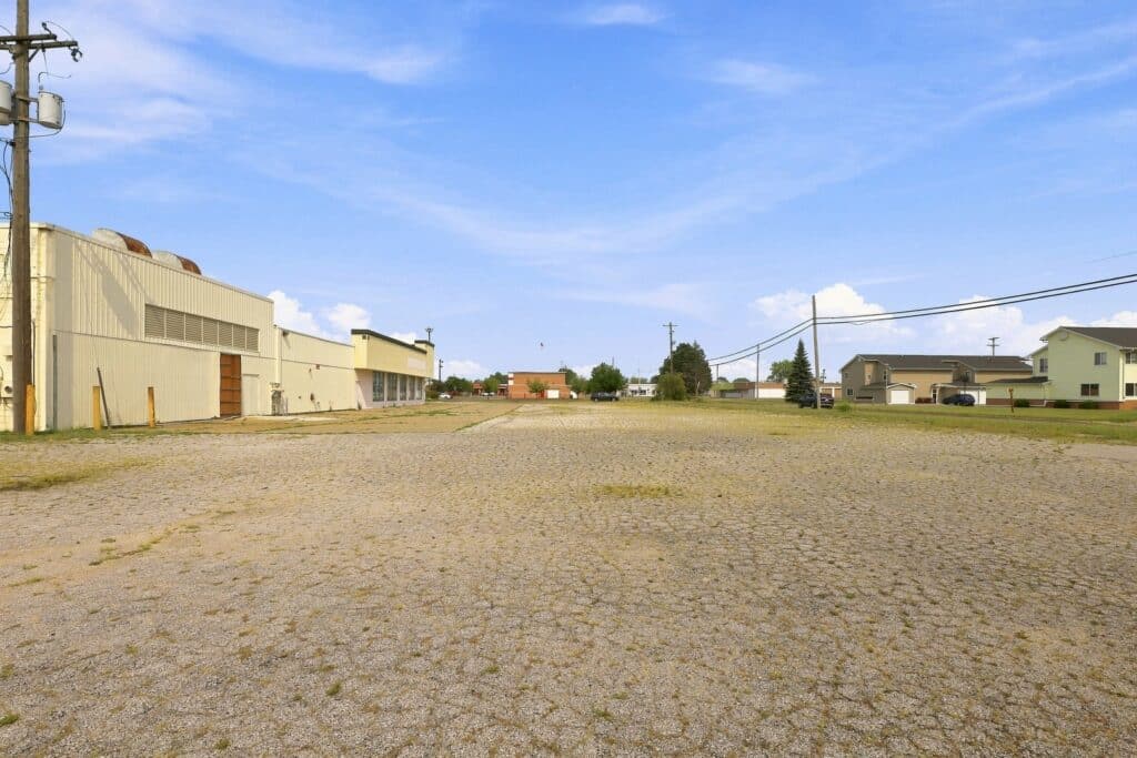 01_2865_Bay_Road-Exterior-_023